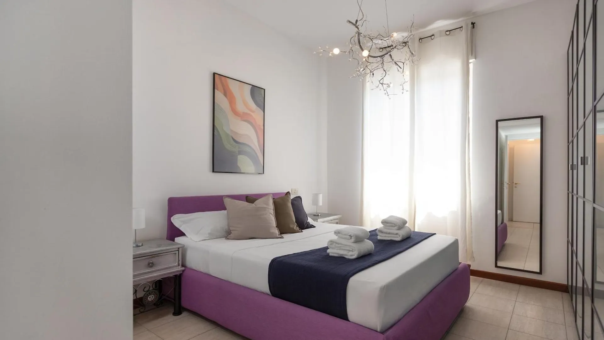 kontakty The Golden Floor - New Bright Apartment